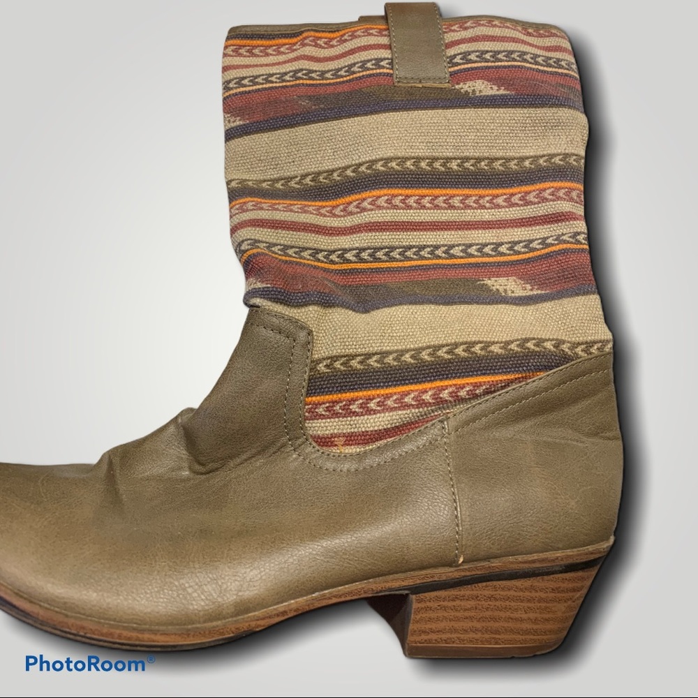 UnionBay Aztec/ Tribal Cowboy boots